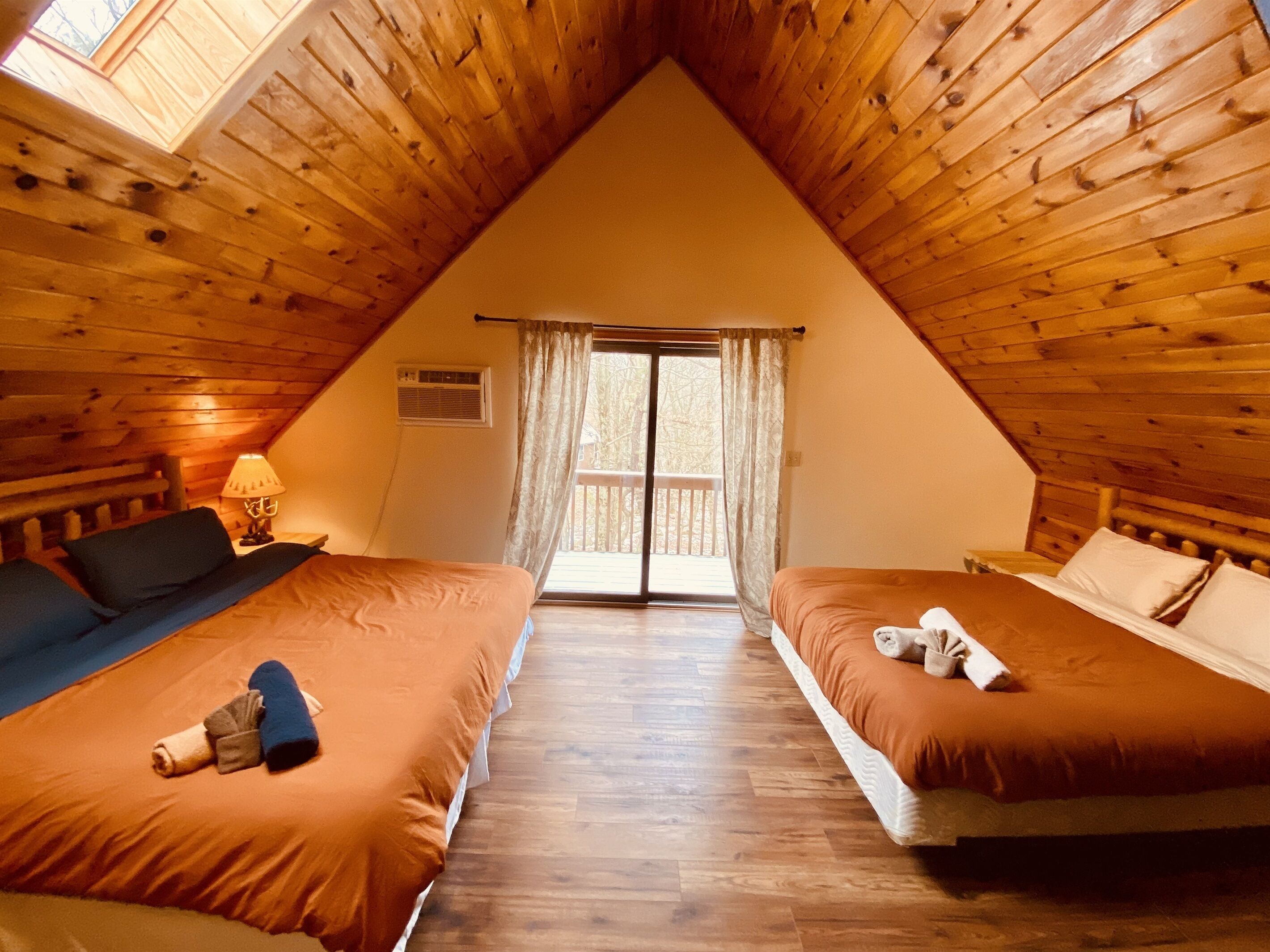 6 dormitorios, escritorio, tabla de planchar con plancha y cuna de viaje