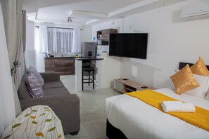 9 bedrooms, iron/ironing board, WiFi, bed sheets