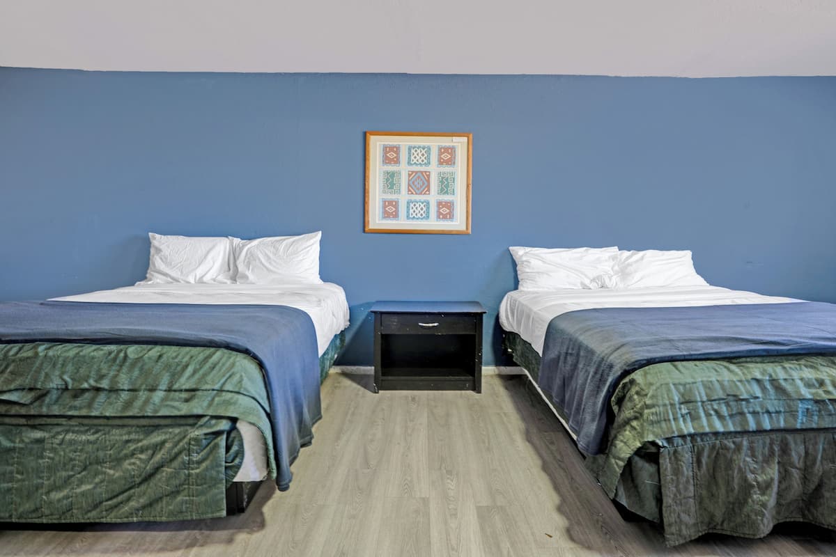 Bureau, fer et planche à repasser, Wi-Fi gratuit, draps fournis