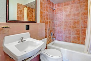 Articles de toilette gratuits, sèche-cheveux, serviettes fournies