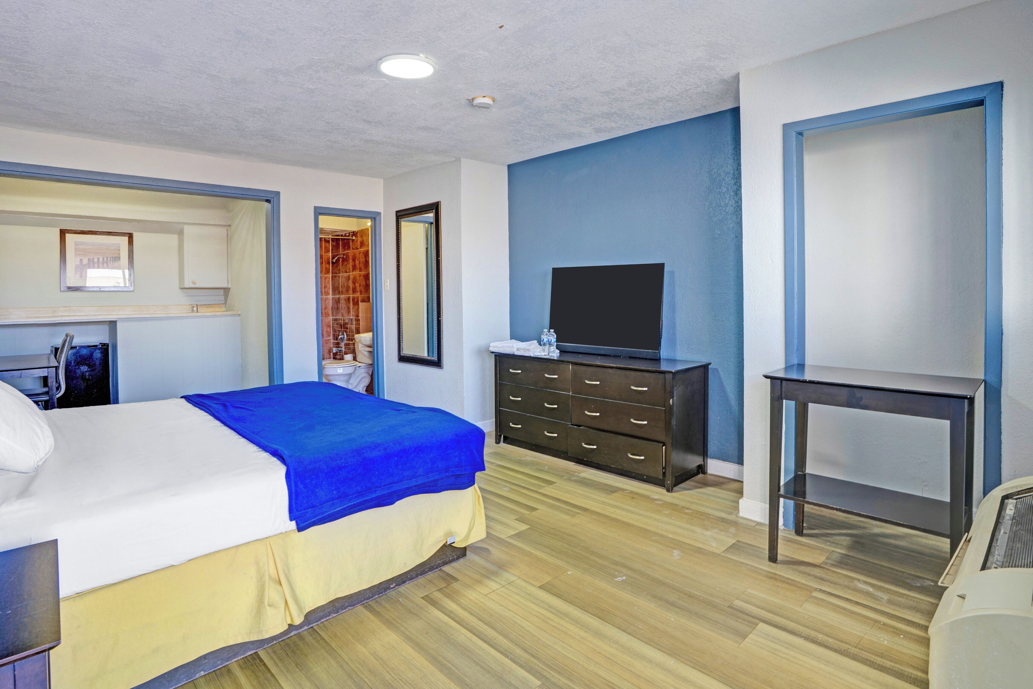 Desk, iron/ironing board, free WiFi, bed sheets