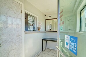 ฝ่ายต้อนรับ