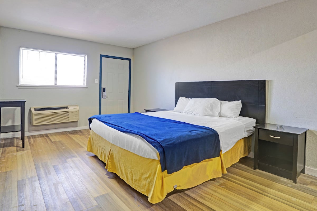 Bureau, fer et planche à repasser, Wi-Fi gratuit, draps fournis