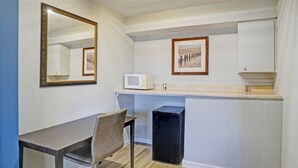 Room - Super 7 Inn By Oyo San Antonio N.W. Medical Center (San Antonio)