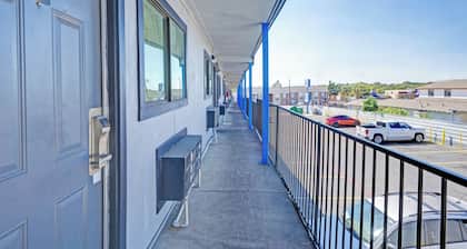 Super 7 Inn By Oyo San Antonio N.W. Medical Center