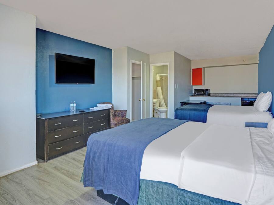 Bàn, bàn ủi/dụng cụ ủi quần áo, truy cập Internet không dây miễn phí