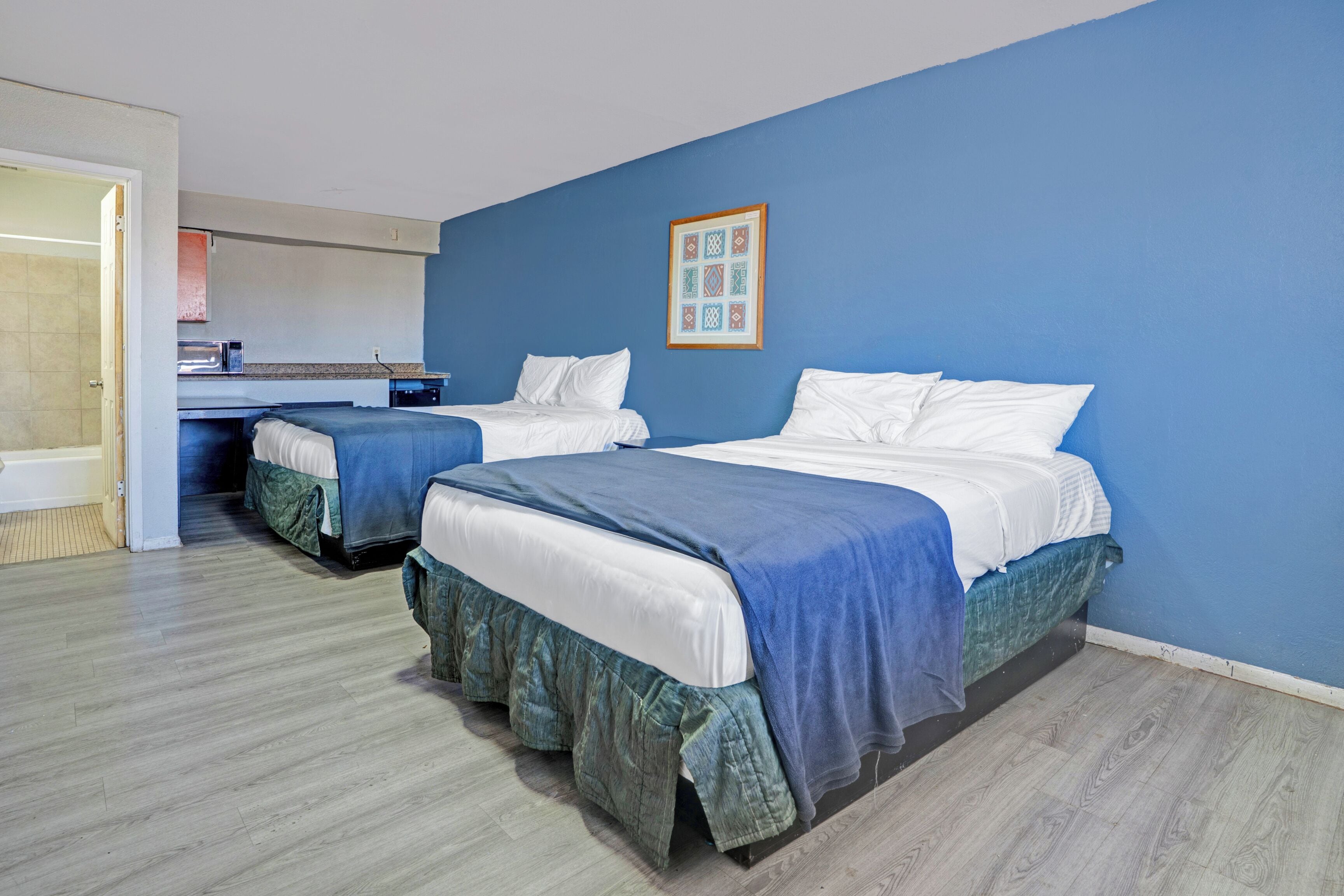 Bureau, fer et planche à repasser, Wi-Fi gratuit, draps fournis