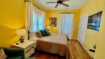 2 slaapkamers, een strijkplank/strijkijzer, gratis wifi, beddengoed