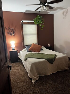 2 chambres, fer et planche à repasser, lit parapluie, Wi-Fi gratuit