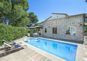 Pool - VILLA LAURA - 8 MIN WALK TO THE BEACH (Port de Pollença)