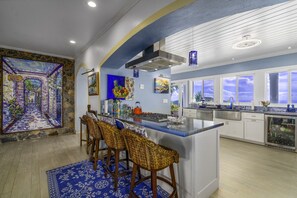 雪櫃、微波爐、焗爐、爐具