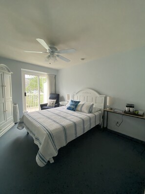Single Room, Balcony, Lake View | Living area | TV - Blue Shore Resort (Savona)