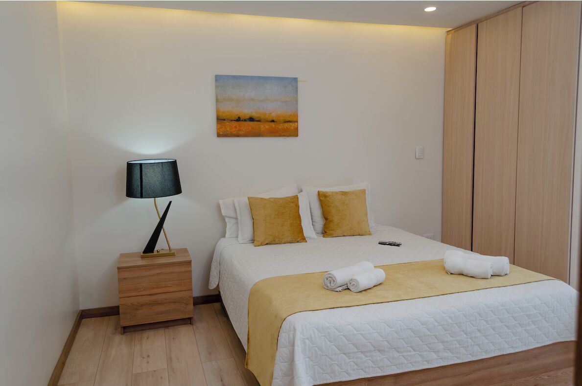 9 chambres, fer et planche à repasser, Wi-Fi, draps fournis