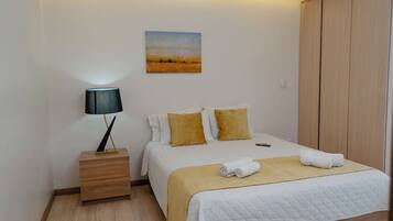 9 bedrooms, iron/ironing board, WiFi, bed sheets