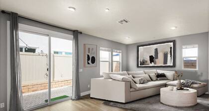 Spacious 4-Bedroom Retreat with AC & WiFi in Scenic Valley Center