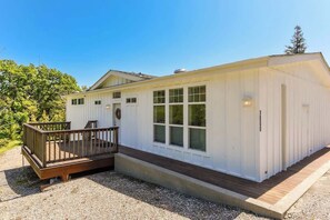 Exterior - Red Pepper Retreat-heated pool + hiking trails (Kenwood)