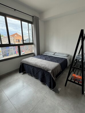 1 bedroom, bed sheets - Studio 111 near the subway  (Cursino)