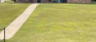 Cozy 2-bedroom apartment in welcoming Abbeville with AC, WiFi