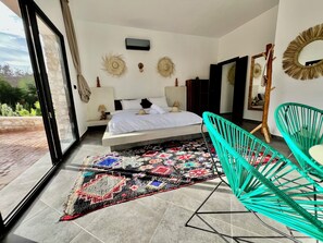 4 habitaciones, tabla de planchar con plancha, wifi y ropa de cama 