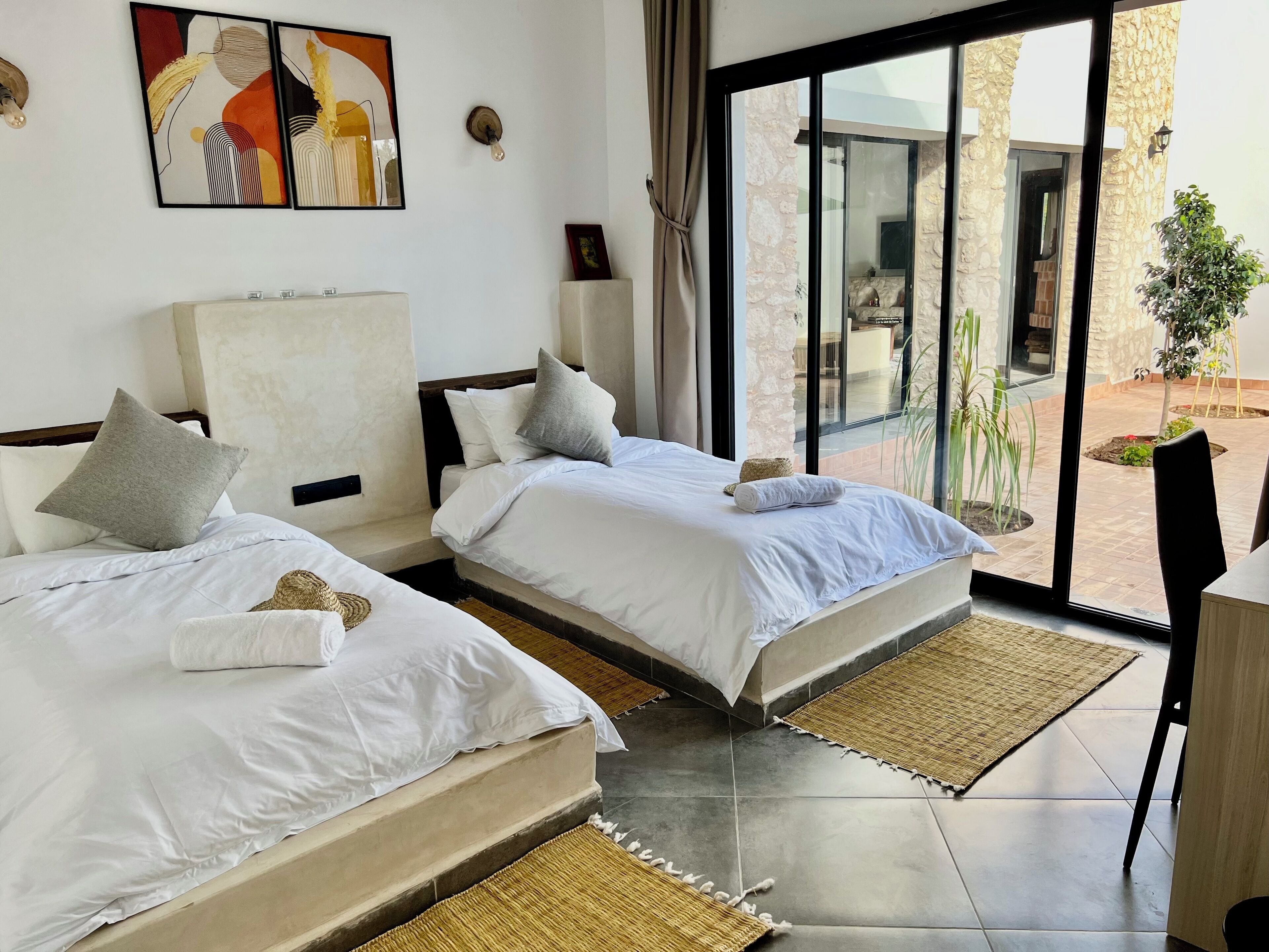 4 slaapkamers, een strijkplank/strijkijzer, wifi, beddengoed