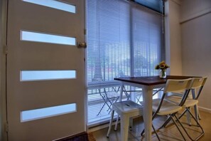 Room - Modern North Adelaide 2 Bedroom w/Wifi + Parking (North Adelaide)