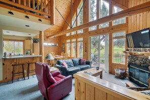 Smart TV, fireplace, books, offices