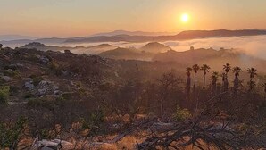 A mountainous landscape with a sunrise, featuring rocky terrain and sparse vegetation. - A Cozy Sunrise Glamping Escape with Panoramic View (Fallbrook)