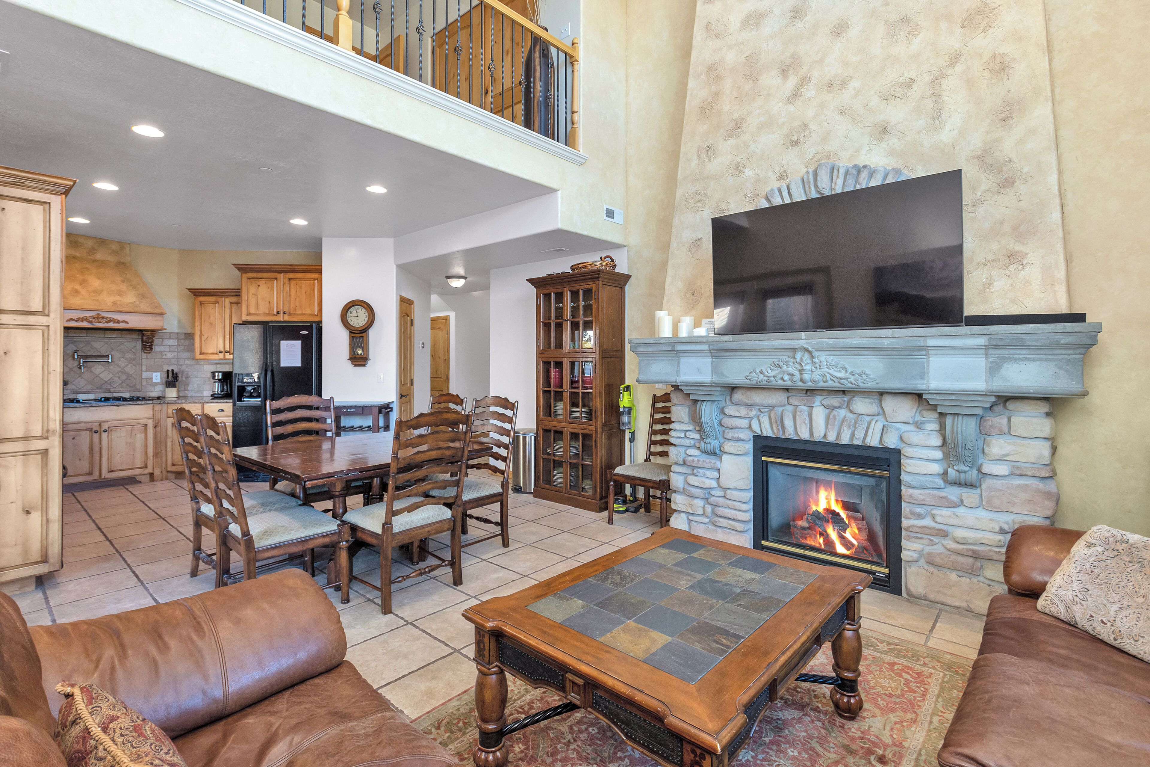 智能电视、壁炉、电子游戏、书