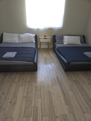 4 quartos, ferros/tábuas de passar roupa, Wi-Fi, roupa de cama