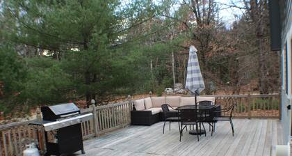 Charming 3-bedroom house with AC, WiFi, Sauna and Hot tub in fabulous Fryeburg