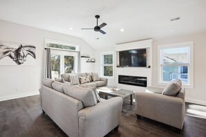 Smart TV, fireplace, stereo - Sound Beach/Access,Elevator Pool, HotTub Game Room (Corolla)