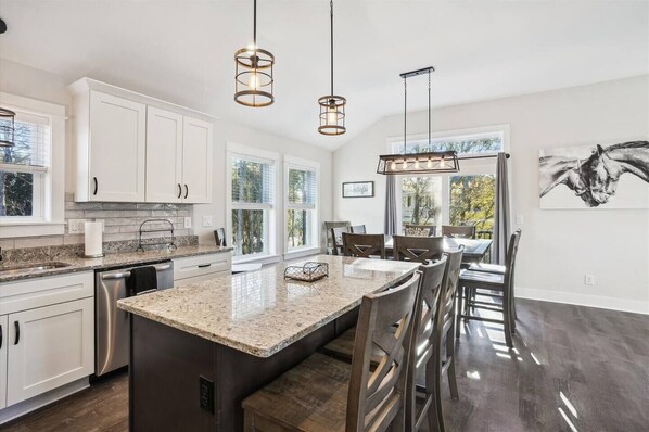 Dining - Sound Beach/Access,Elevator Pool, HotTub Game Room (Corolla)