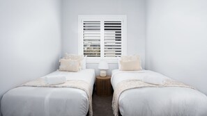 3 chambres, fer et planche à repasser, lit de bébé portatif