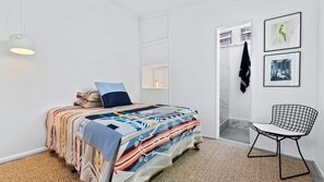 2 bedrooms, desk, iron/ironing board, free WiFi - Maison Blanc, Avalon IH (Avalon Beach)