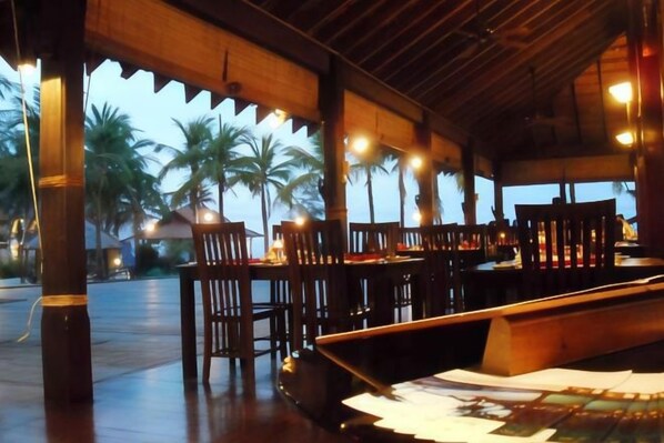 Outdoor dining - Sutra Beach Resort, Terengganu (Kampung Ru Tapai)