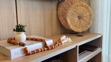 Apartamento lua de mel, acesso à piscina, vista para a praia | TV