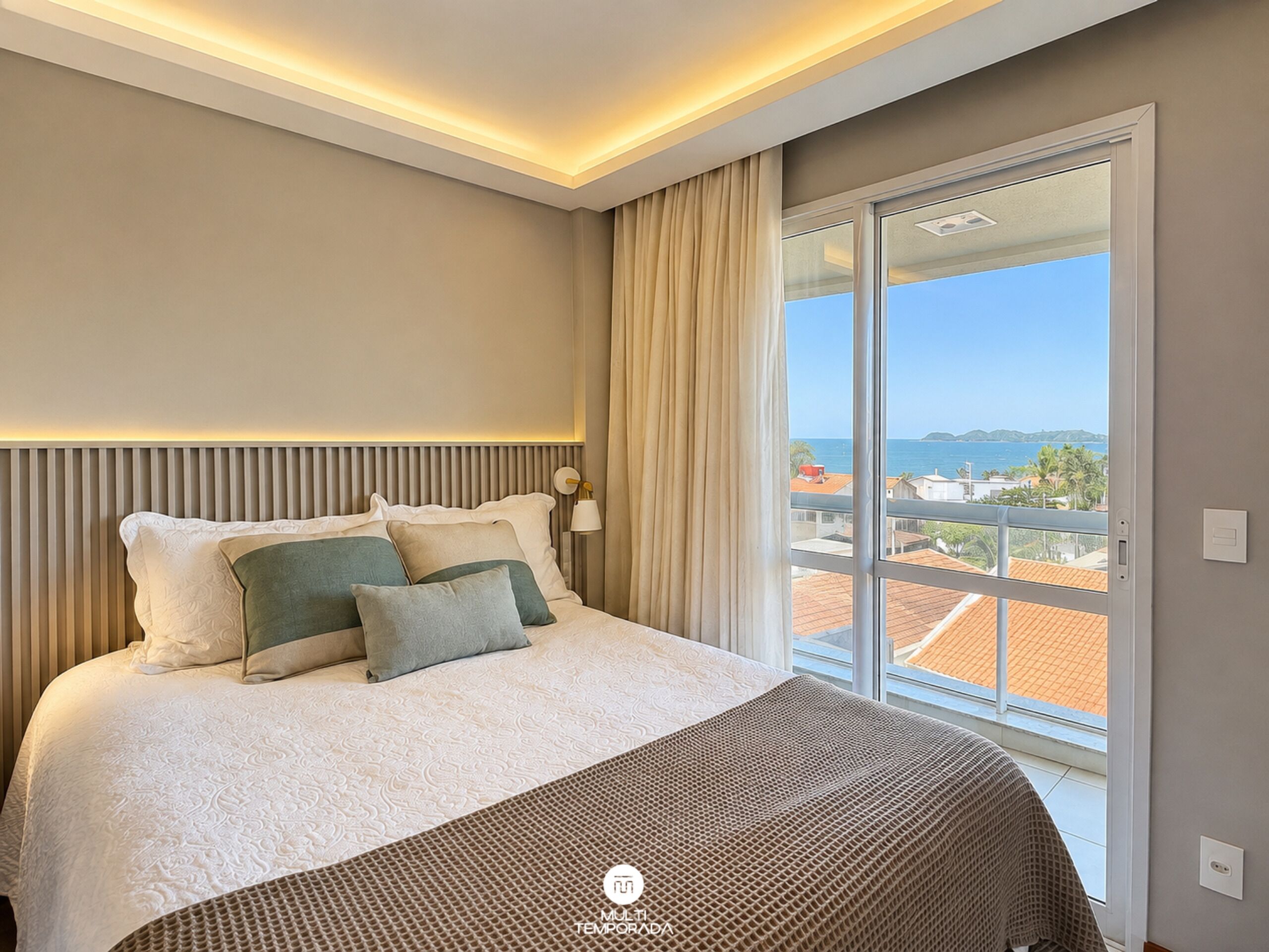 Honeymoon appartement, toegang tot zwembad, uitzicht op strand | Luxe beddengoed, een bureau, verduisterende gordijnen