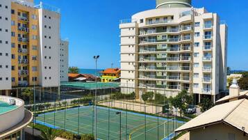 Honeymoon Apartment, Pool Access, Beach View | Sports court