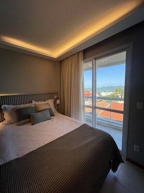 Honeymoon Apartment, Pool Access, Beach View