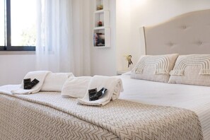 4 bedrooms, iron/ironing board, Internet, bed sheets