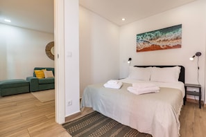 2 bedrooms, iron/ironing board, internet, bed sheets