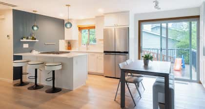 Suburban Oasis w/ Hot Tub, Fitness Room, and Office in Serene Bothell