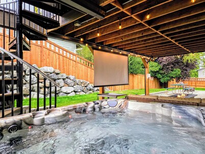 Suburban Oasis w/ Hot Tub, Fitness Room, and Office in Serene Bothell