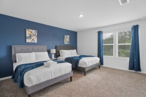 3 bedrooms, desk, WiFi, bed sheets