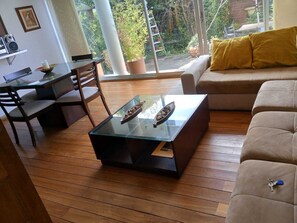 Living area - Cozy 2-bedroom apartment in enjoyable Quito Cumbayá (Quito)