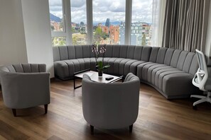 Apartemen Presidensial | Seprai premium, brankas, kedap suara, dan setrika/meja setrika