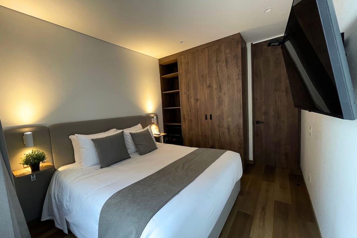 1 bedroom, premium bedding, in-room safe, soundproofing