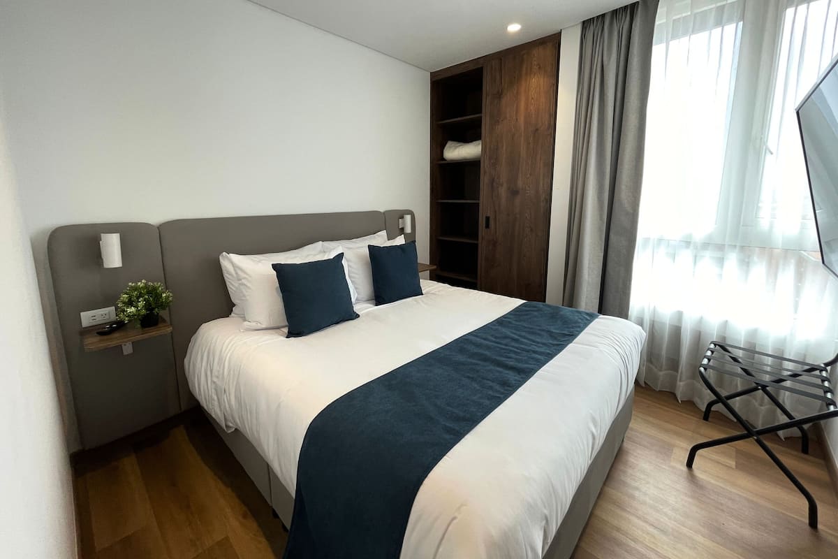 Apartasuite Suite | 1 bedroom, premium bedding, in-room safe, soundproofing