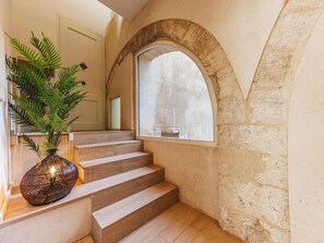 Interior - Llebre Duplex - Holiday Apartment Rental in Girona | Bravissimo (Girona)