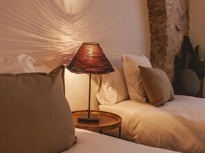 4 bedrooms, iron/ironing board, Internet, bed sheets